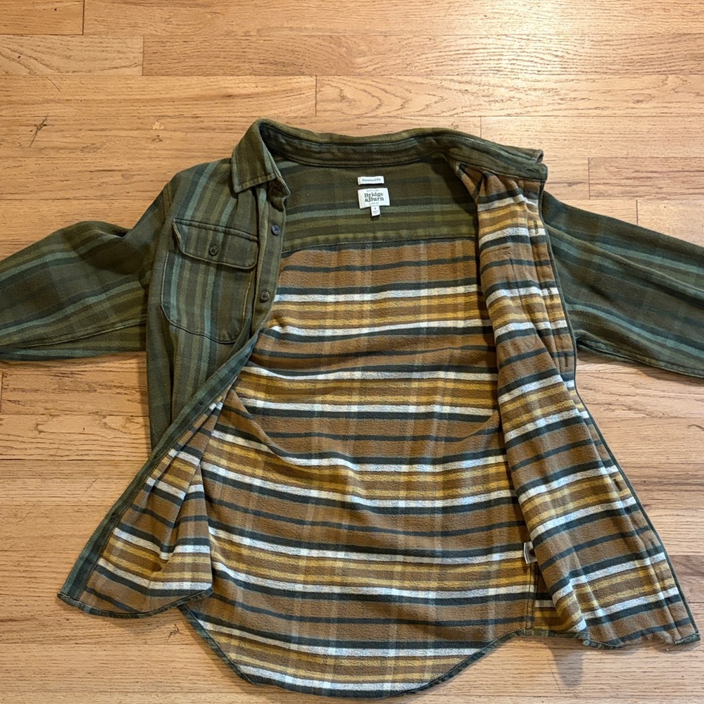Bridge and Burn Size S Green Plaid Flannel Shirt Jacket, light fleece lined